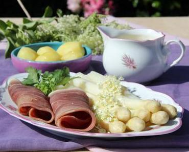 Spargel mit Holunderblüten-Buttersauce und Salzkartoffeln