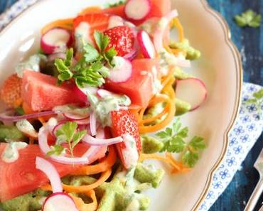 Spinat-Waffeln mit Melone, Erdbeeren und Radieschenblatt-Dressing oder der Feind in meinem Garten