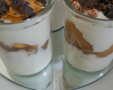 Joghurtdessert mit selbstgemachten Apfelmus