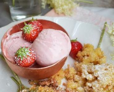 Mailecker! Gebackene Holunderblüten mit Erdbeer-Buttermilch-Eis