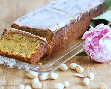 Polentakuchen mit Pistazien / Polenta cake with pistachios