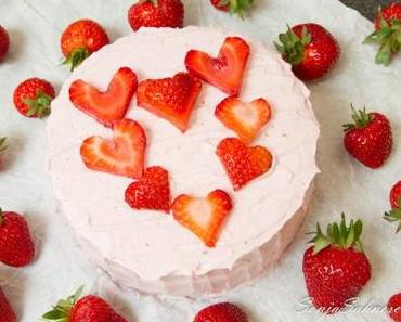 Erdbeer-Herz-Torte